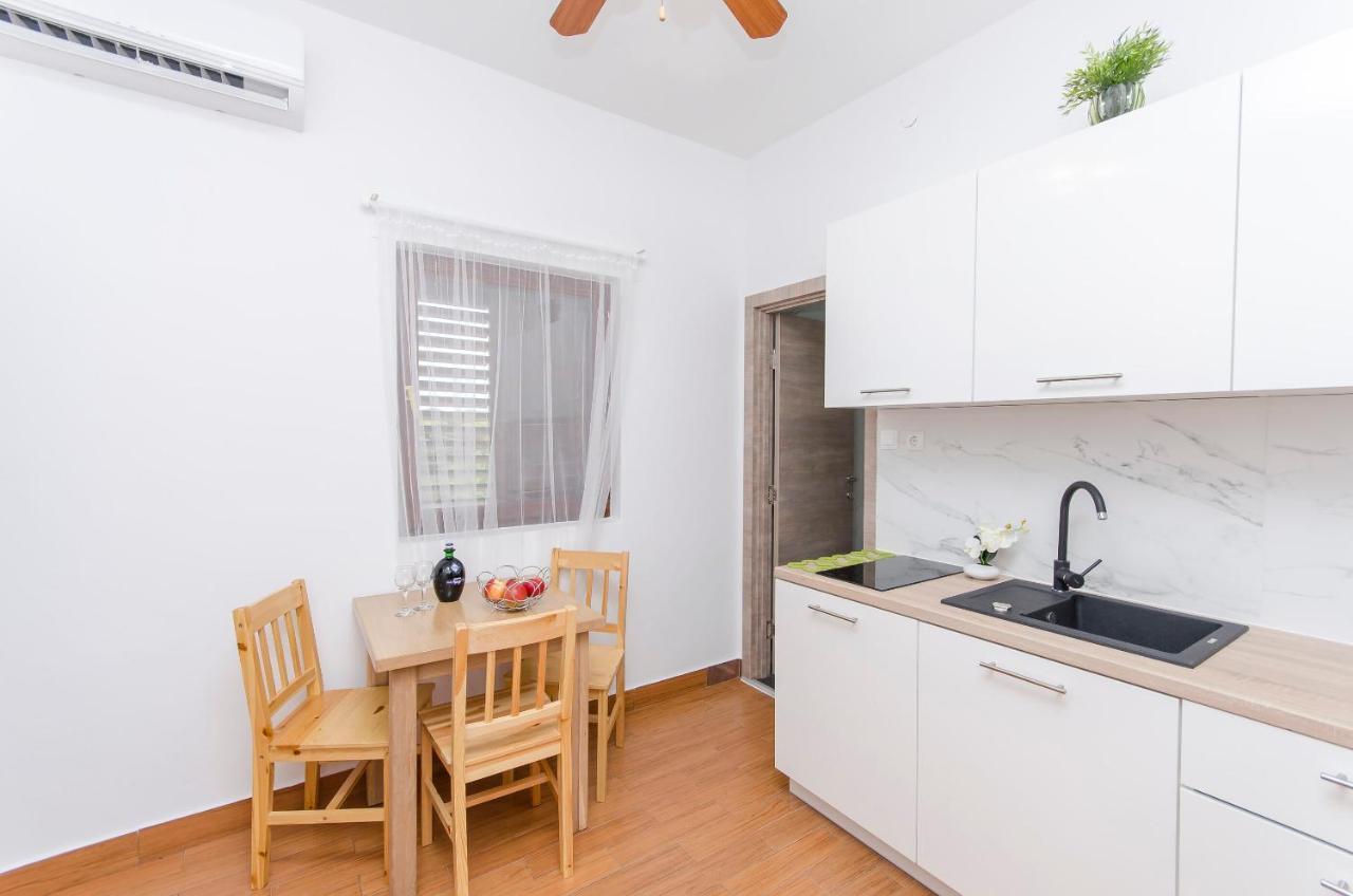 Apartments Katarina Pirovac Eksteriør billede