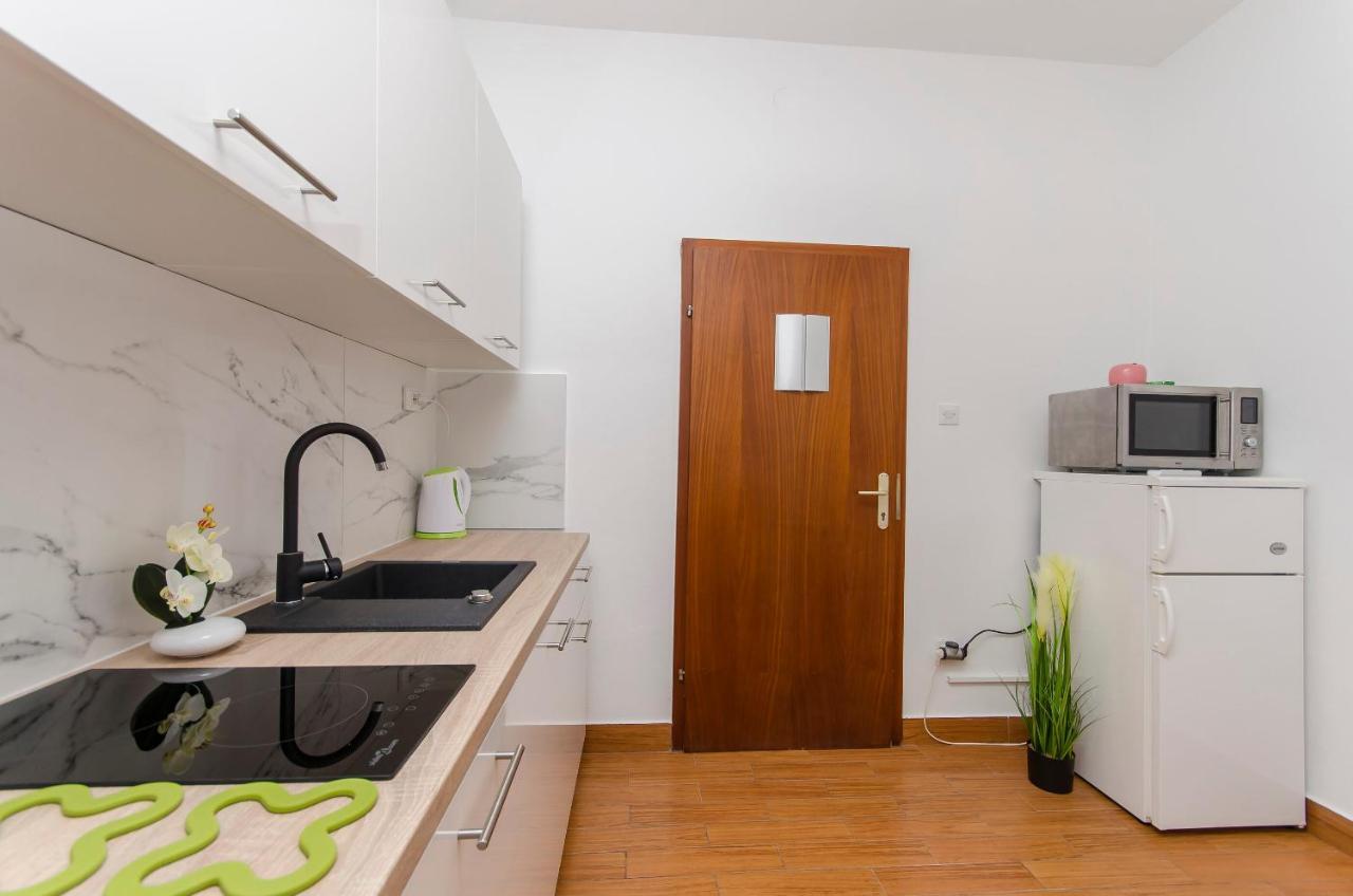 Apartments Katarina Pirovac Eksteriør billede