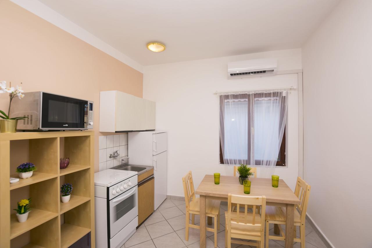 Apartments Katarina Pirovac Eksteriør billede